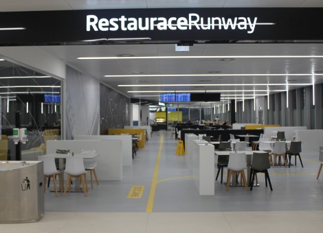 Václav Havel Airport Prague - Runway restaurant 